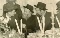 מימין רבי שמואל רוזובסקי ורבי דוד פוברסקי.jpg