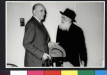 הרב מפוניבז עם שגריר ארהב.jpg