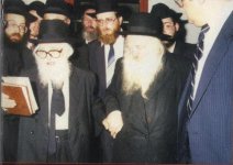 הרב שך ורחק.jpg